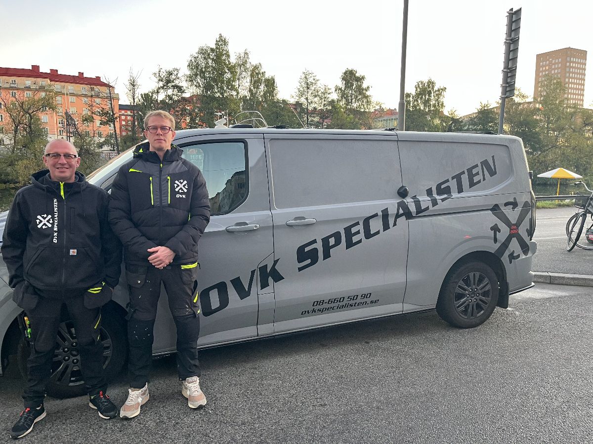 Valentin och Grey, Tekniker och kontorshund på OVK Specialisten Norr & Söder AB